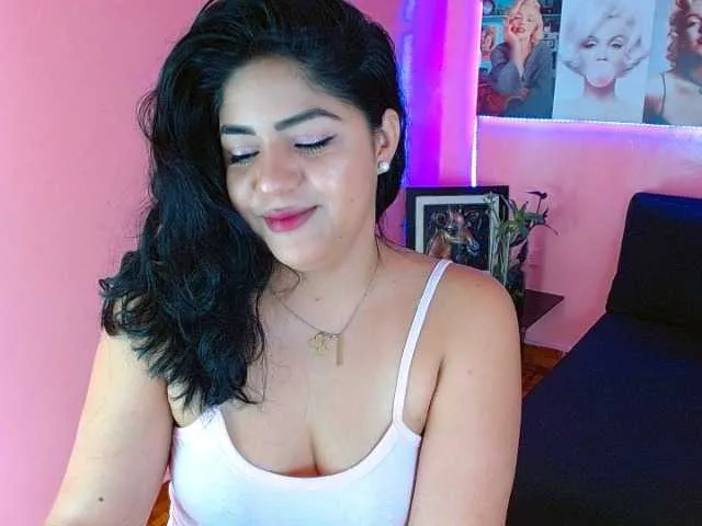 Live sex webcam photo for SweetDollx #269568047