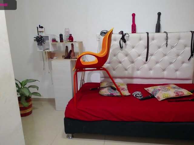 Live sex webcam photo for dirty-lady2 #269568046