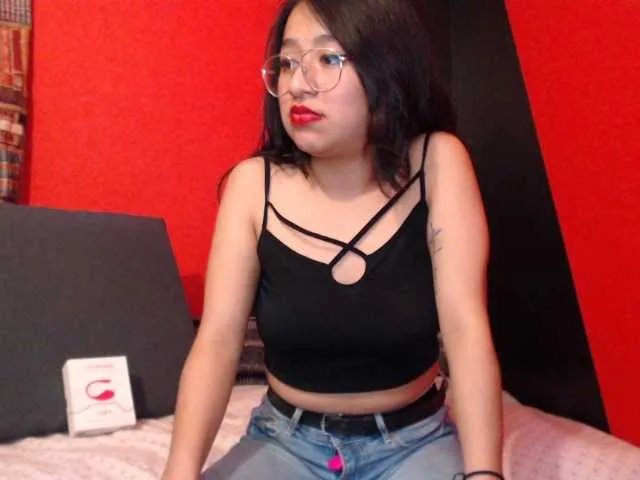 Live sex webcam photo for SkinnyMari #269558488