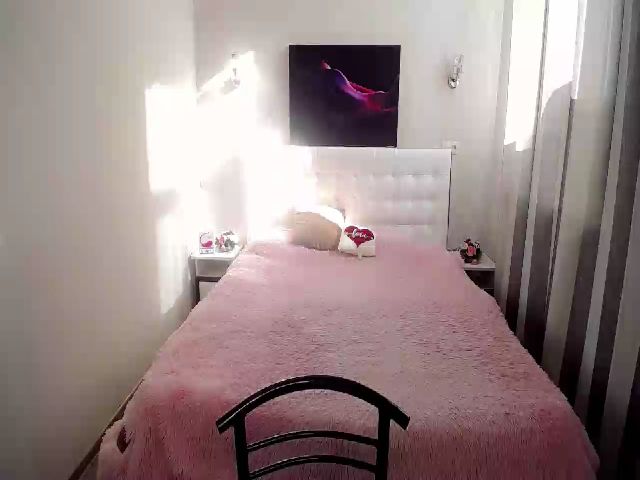 Live sex webcam photo for MichelleFrost #269561186