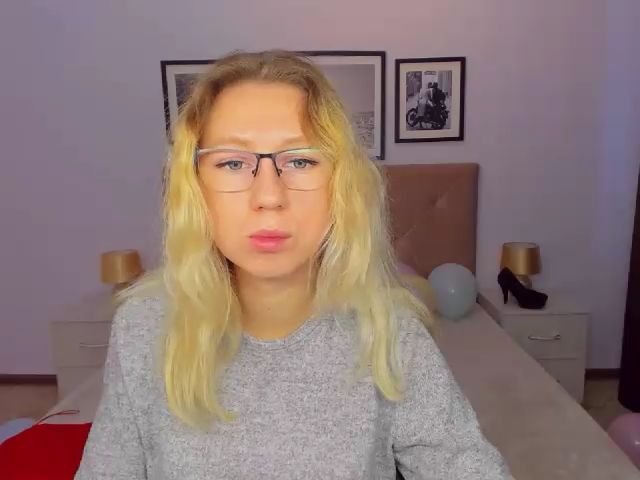 Live sex webcam photo for LizaSwan #269560207