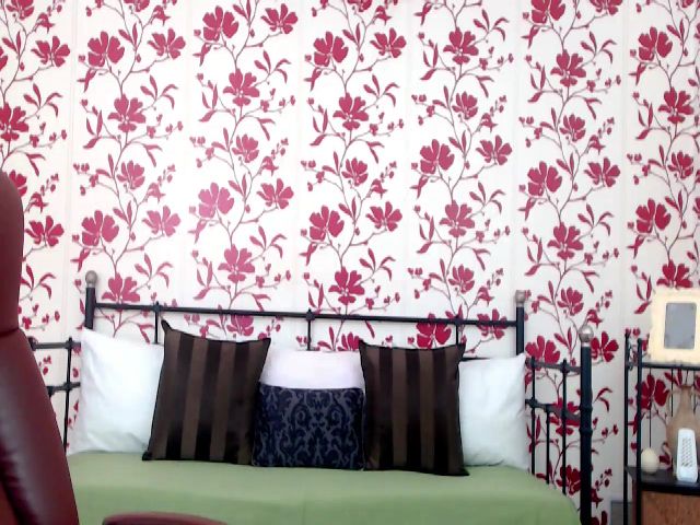 Live sex webcam photo for HeidiCutie #269558905