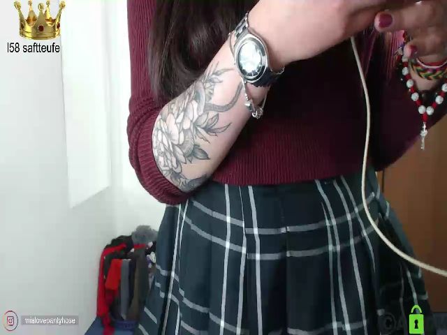 Live sex webcam photo for Miahot21 #269554290