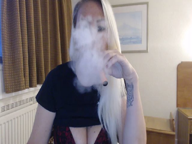 Live sex webcam photo for Singlemilff #269565995