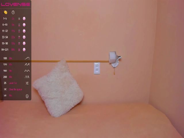 Live sex webcam photo for RoxyRoxe #269569782