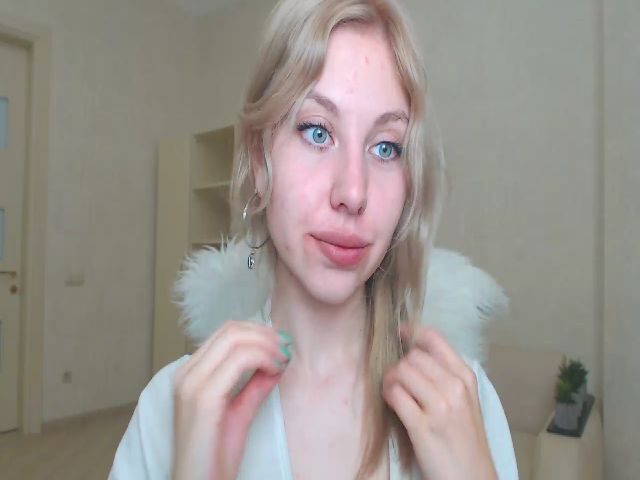 Live sex webcam photo for MollyDiamond1 #269564857