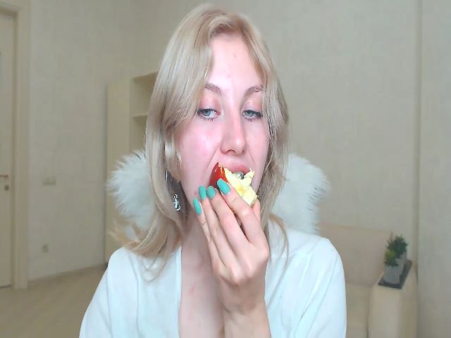 Live sex webcam photo for MollyDiamond1 #269568912