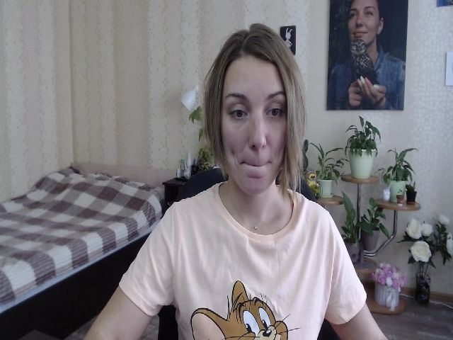 Live sex webcam photo for Emi_lywild #269561412