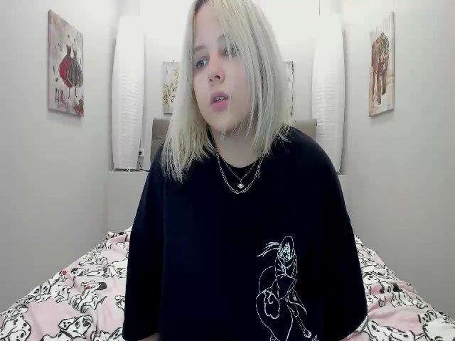 Live sex webcam photo for Helokit #269557071