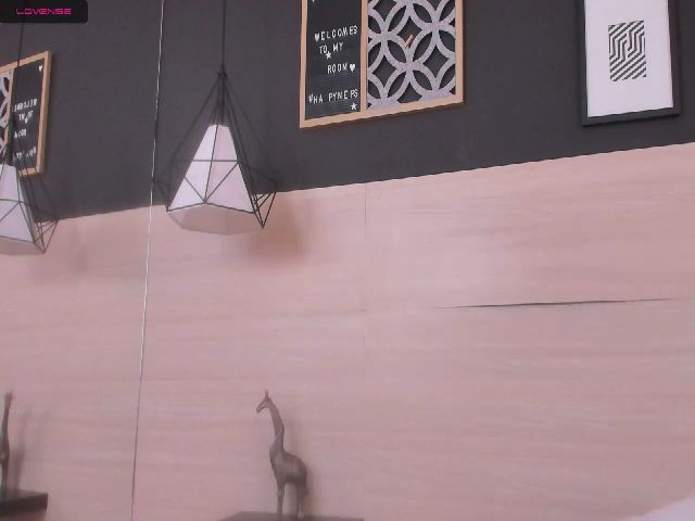 Live sex webcam photo for Sandybenson_ #269565038