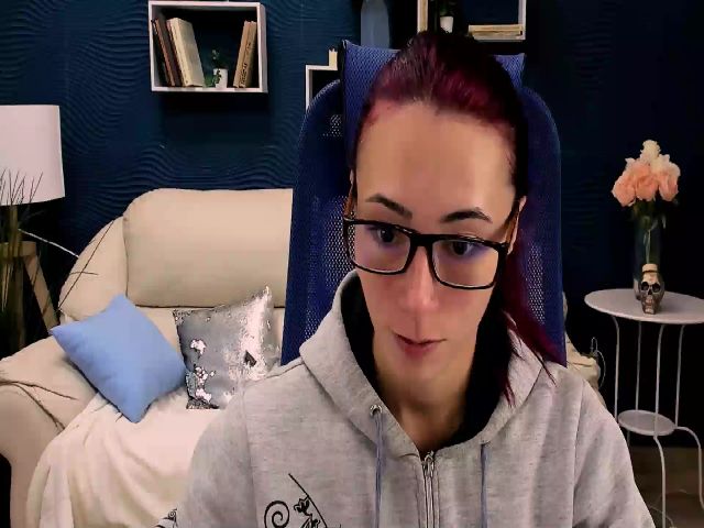 Live sex webcam photo for amyjune01 #269563039