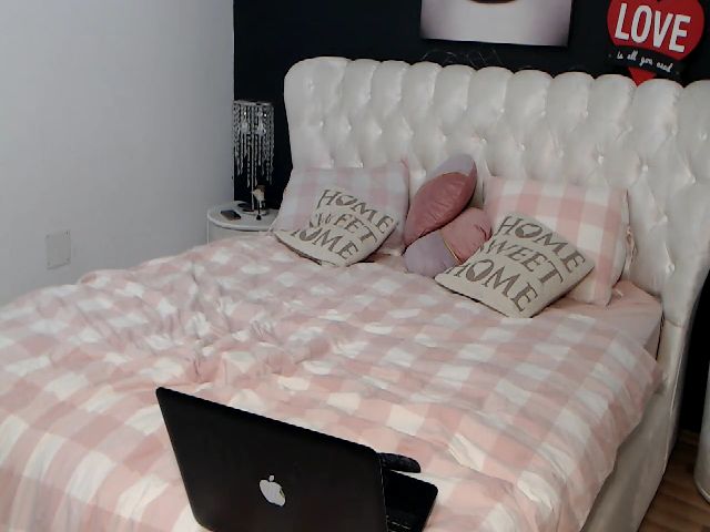 Live sex webcam photo for BlondeeFairy #269566066