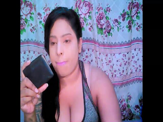 Live sex webcam photo for Indiantopaz69 #269558657