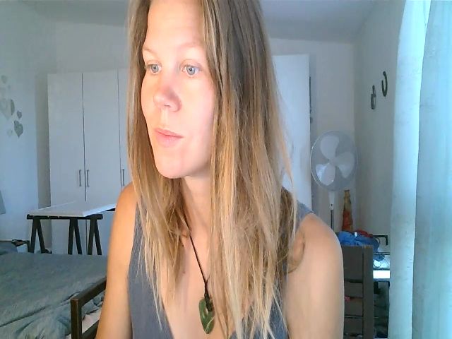 Live sex webcam photo for CallMeMaria #269559160