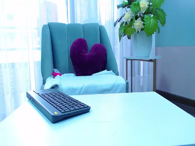 Live sex webcam photo for Lucycolins #269564975