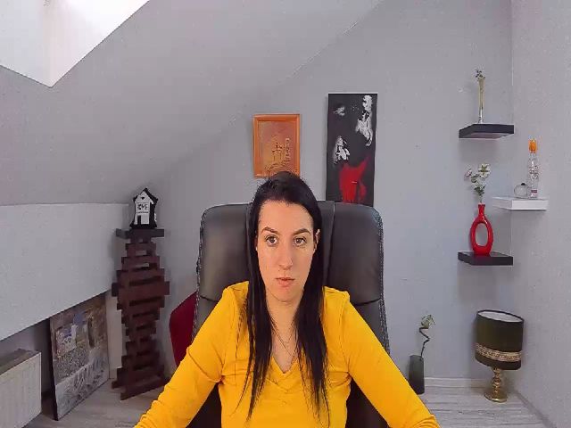 Live sex webcam photo for LizzieBrie #269559949