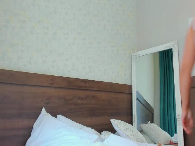Live sex webcam photo for JenniferLuvv #269558523