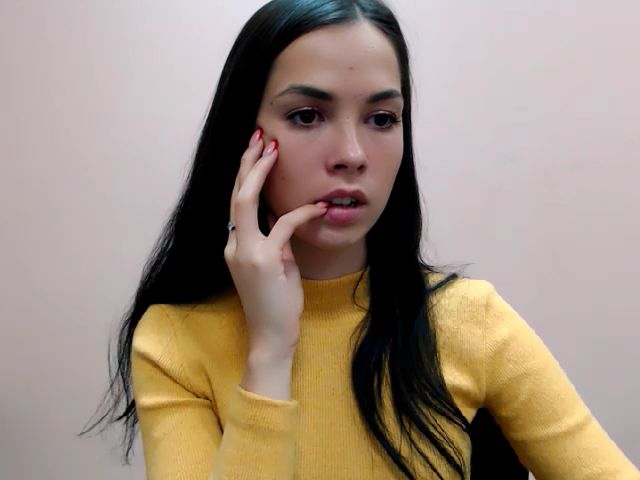 Live sex webcam photo for KatieCute_ #269564732