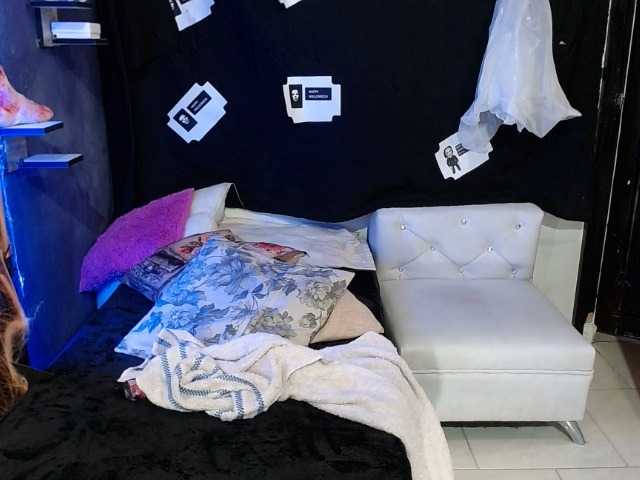 Live sex webcam photo for Vanessagomez1 #269553832