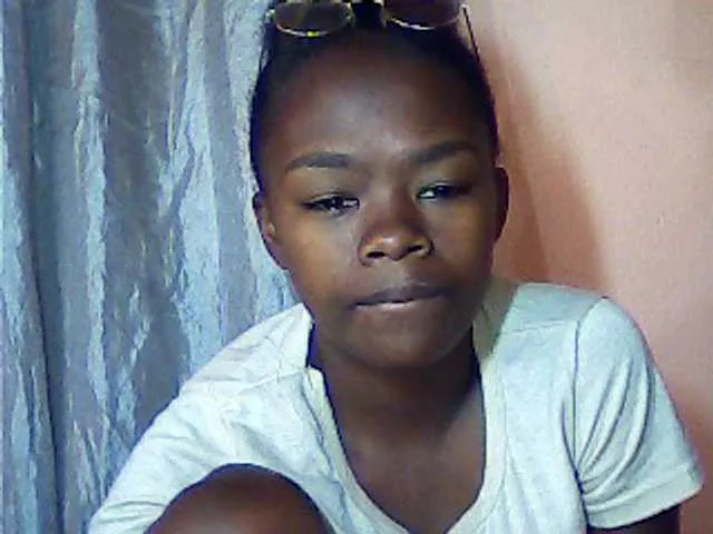 Live sex webcam photo for Errah #269558137