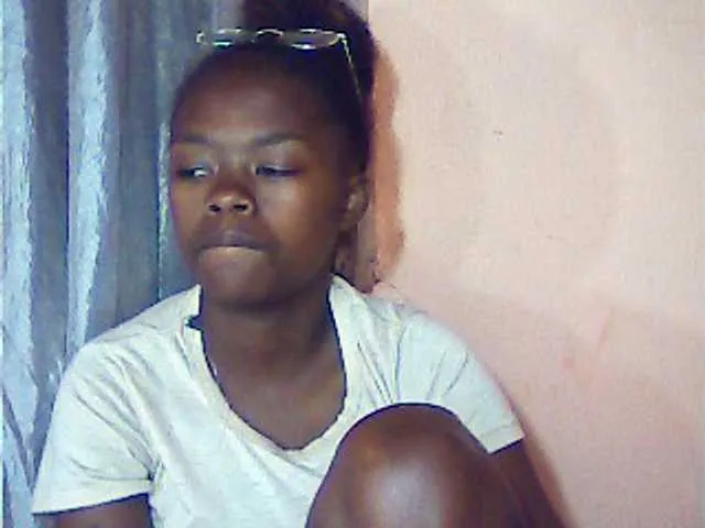 Live sex webcam photo for Errah #269567860