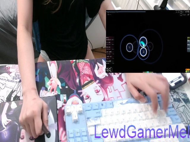 Live sex webcam photo for lewdgamermel #269564102