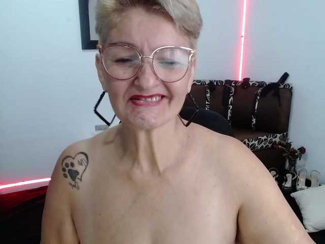 Live sex webcam photo for bety-cum2 #288017269