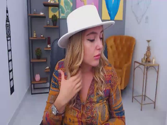 Live sex webcam photo for NicoleConnor #269569341