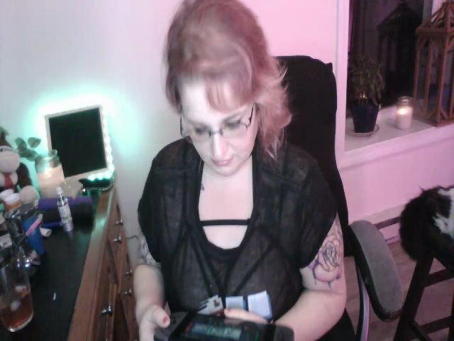 Live sex webcam photo for EmmaSquirrel #269554826