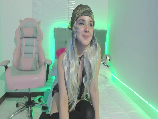 Live sex webcam photo for ViperMariam #269570920