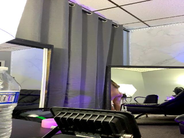 Live sex webcam photo for Queen_Chloe_ #269568304