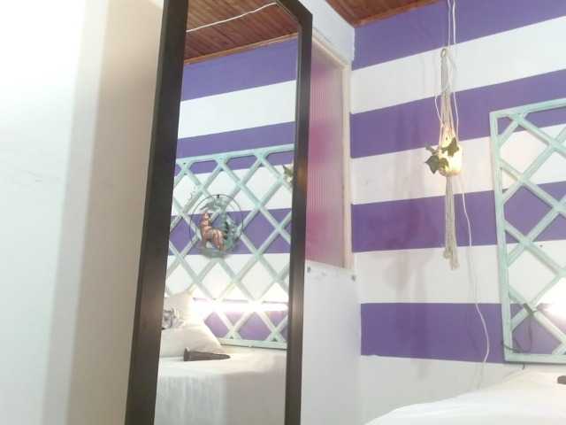 Live sex webcam photo for kellythomson #269567543