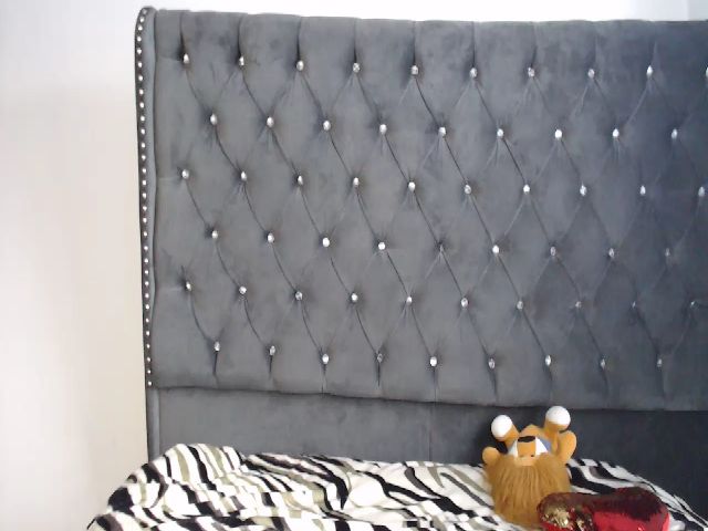 Live sex webcam photo for LucyBrunette6 #269565408