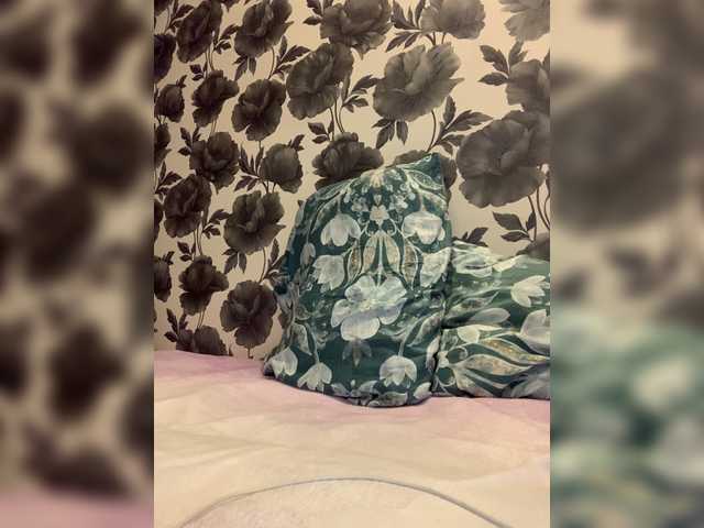 Live sex webcam photo for HannaMils #269561553