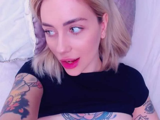 Live sex webcam photo for KaprinaGirrs #269578458