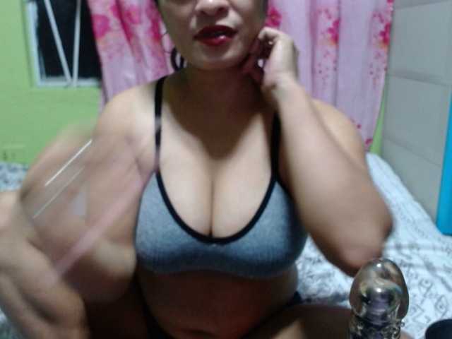 Live sex webcam photo for Angelabalboa #269588031