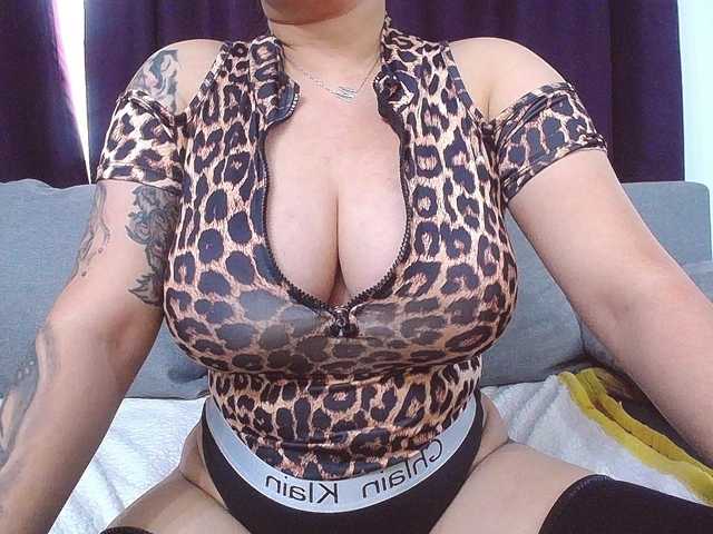 Live sex webcam photo for O-Queen #269582259