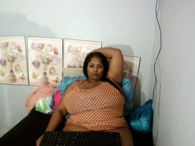 Live sex webcam photo for Indiantasha #287986211
