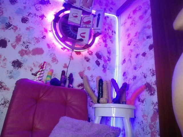 Live sex webcam photo for lucy-hot1 #269582525