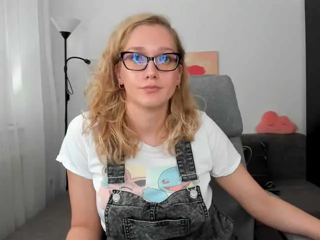Live sex webcam photo for NicolMoon3 #269588185