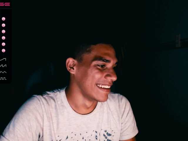 Live sex webcam photo for HannaSnaw #269577874