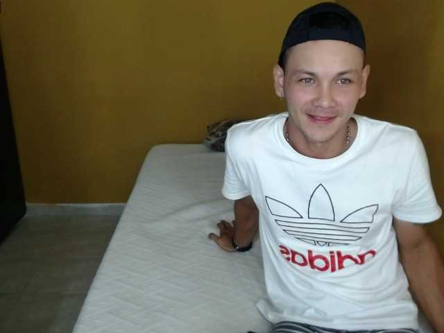 Live sex webcam photo for WONDERCOUPLEE #269572998