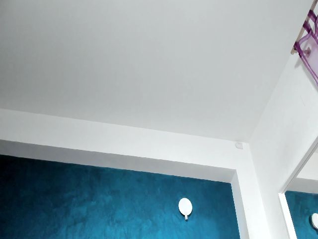 Live sex webcam photo for MayaHelen #269583821