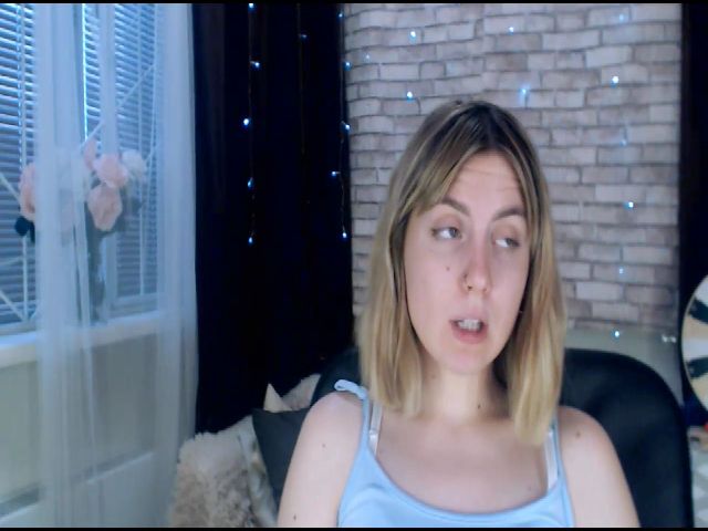 Live sex webcam photo for CumMeaRiver #269578772