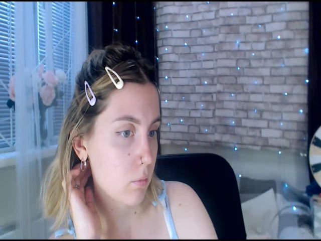 Live sex webcam photo for CumMeaRiver #269579256