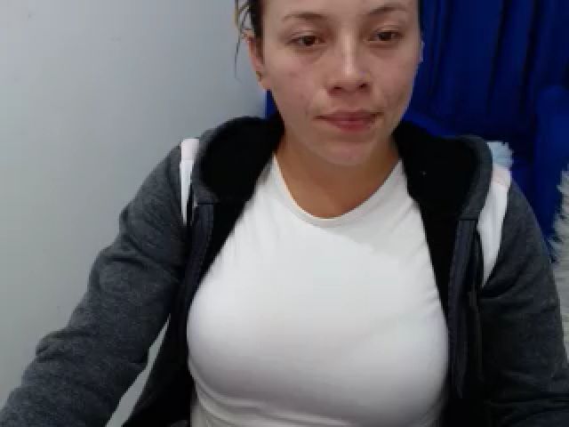 Live sex webcam photo for Honey21_ #269589921