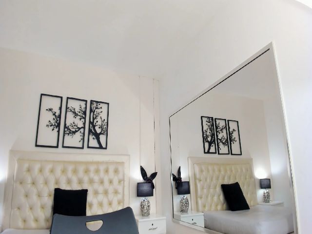 Live sex webcam photo for Mackenzie__20 #269576478