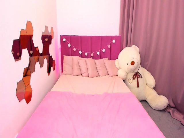 Live sex webcam photo for RedCat18 #269583869