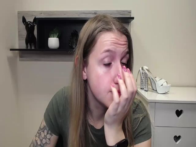 Live sex webcam photo for WILDemilly #269579233