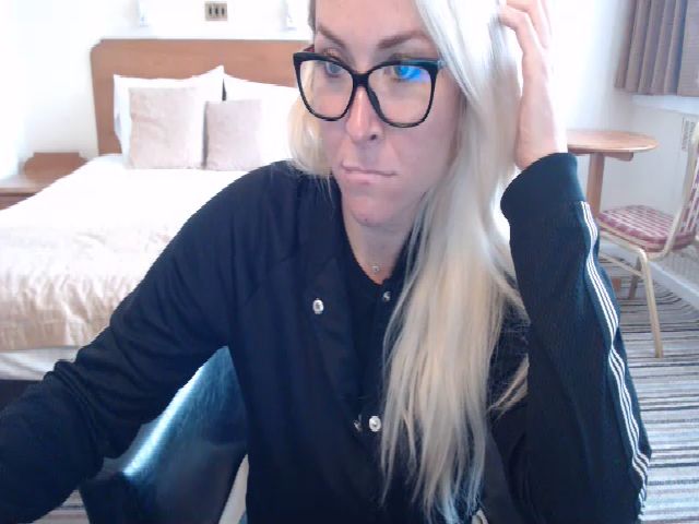 Live sex webcam photo for Singlemilff #269584221